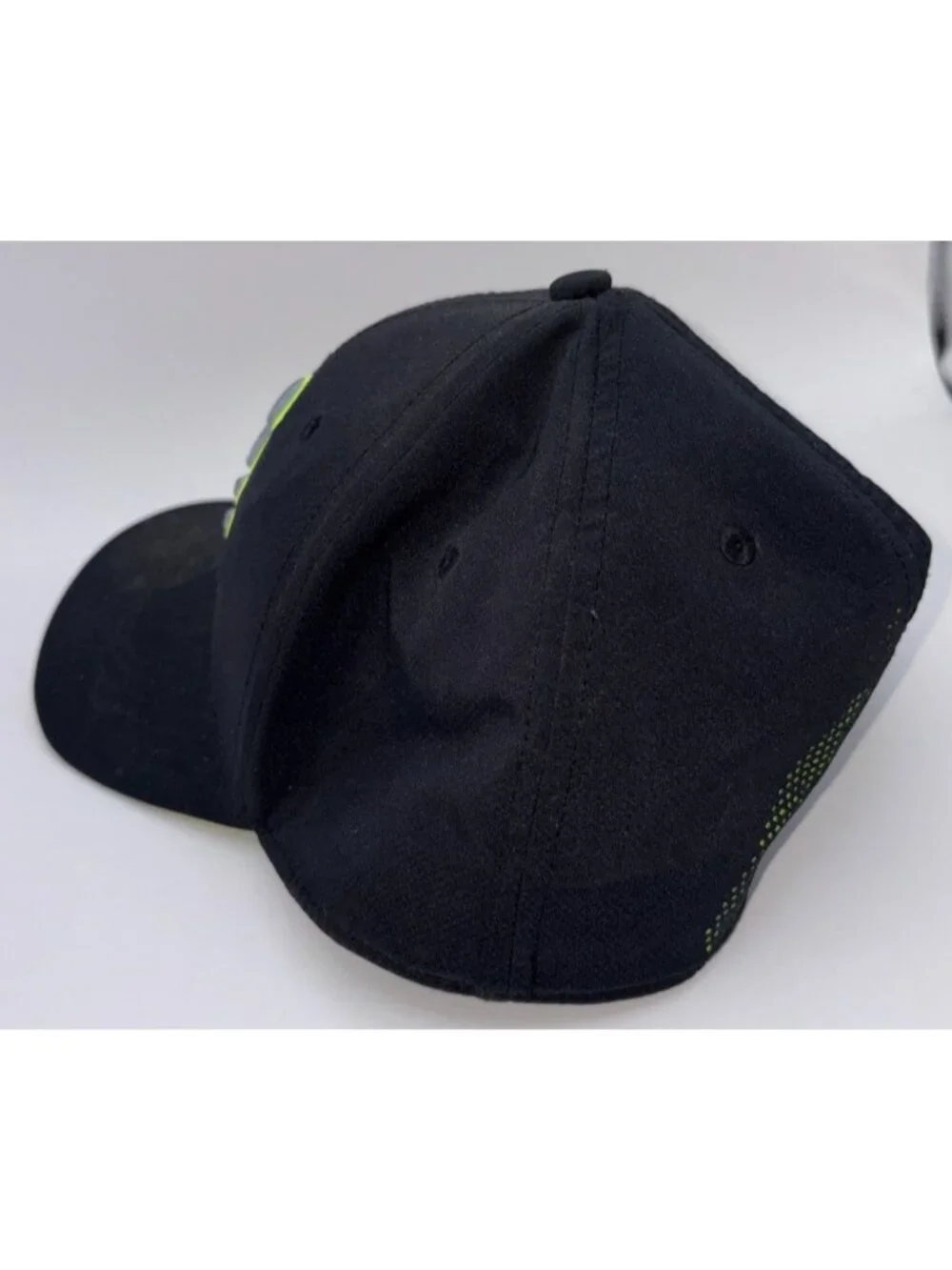 Under Armour HeatGear Stretch Fit Hat Cap Black Neon Green LG XL Golf Running
